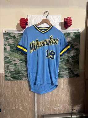 Robin Yount #19 Milwaukee Brewers Powder Blue V-Neck Mesh Throwback Jersey Sleev